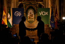 Weißer Rauch in Andalusien: Juanma Moreno sichert sich mit Vox-Unterstützung eine dritte Amtszeit Weißer Rauch in Andalusien