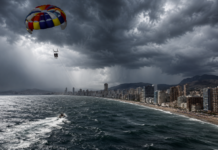 Britische Urlauberin stirbt bei Parasailing-Unfall in Benidorm Parasailing-Unfall in Benidorm