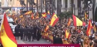 Historischer Königsbesuch in Ceuta: Felipe VI. und Letizia von jubelnden Menschenmassen empfangen